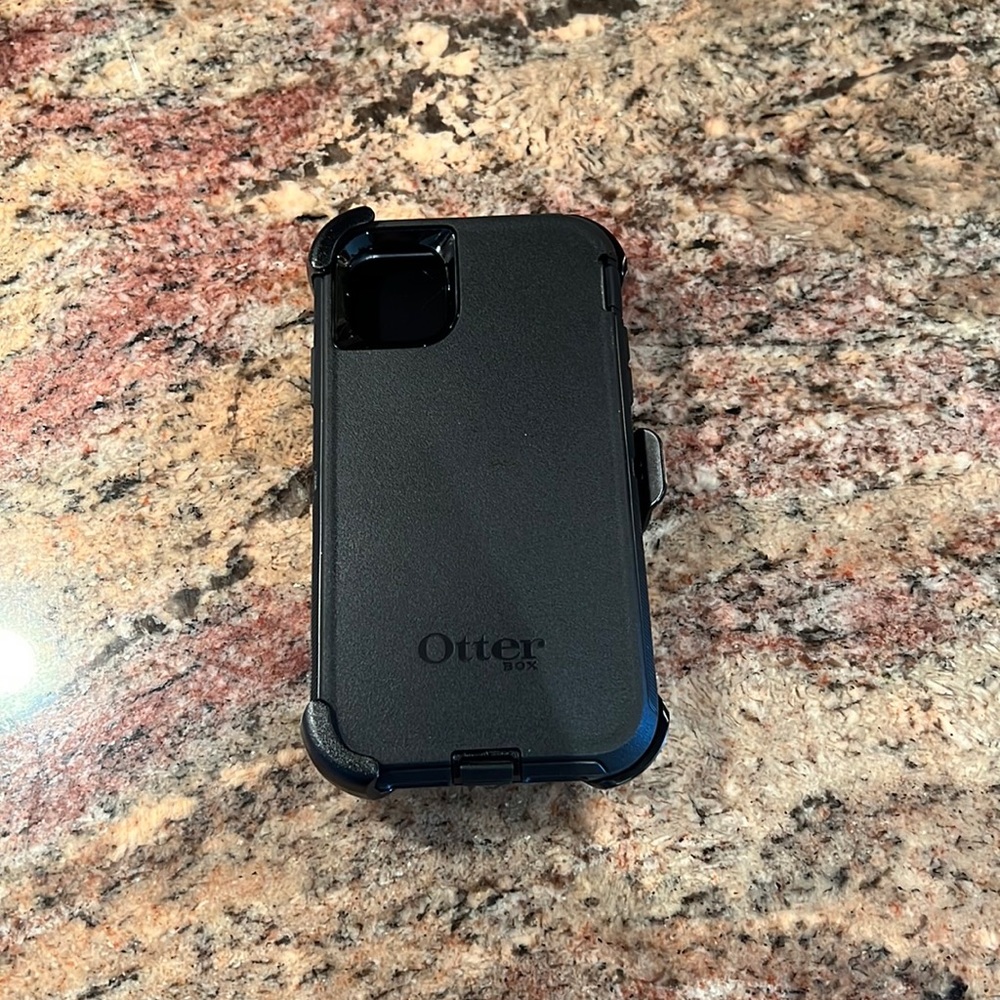 Otter Box Defender - iPhone 11 (New)